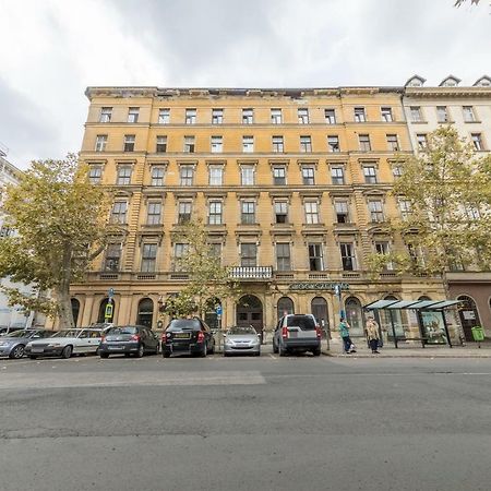 Atlanta Apartment Is In The Heart Of Budapest Eksteriør billede