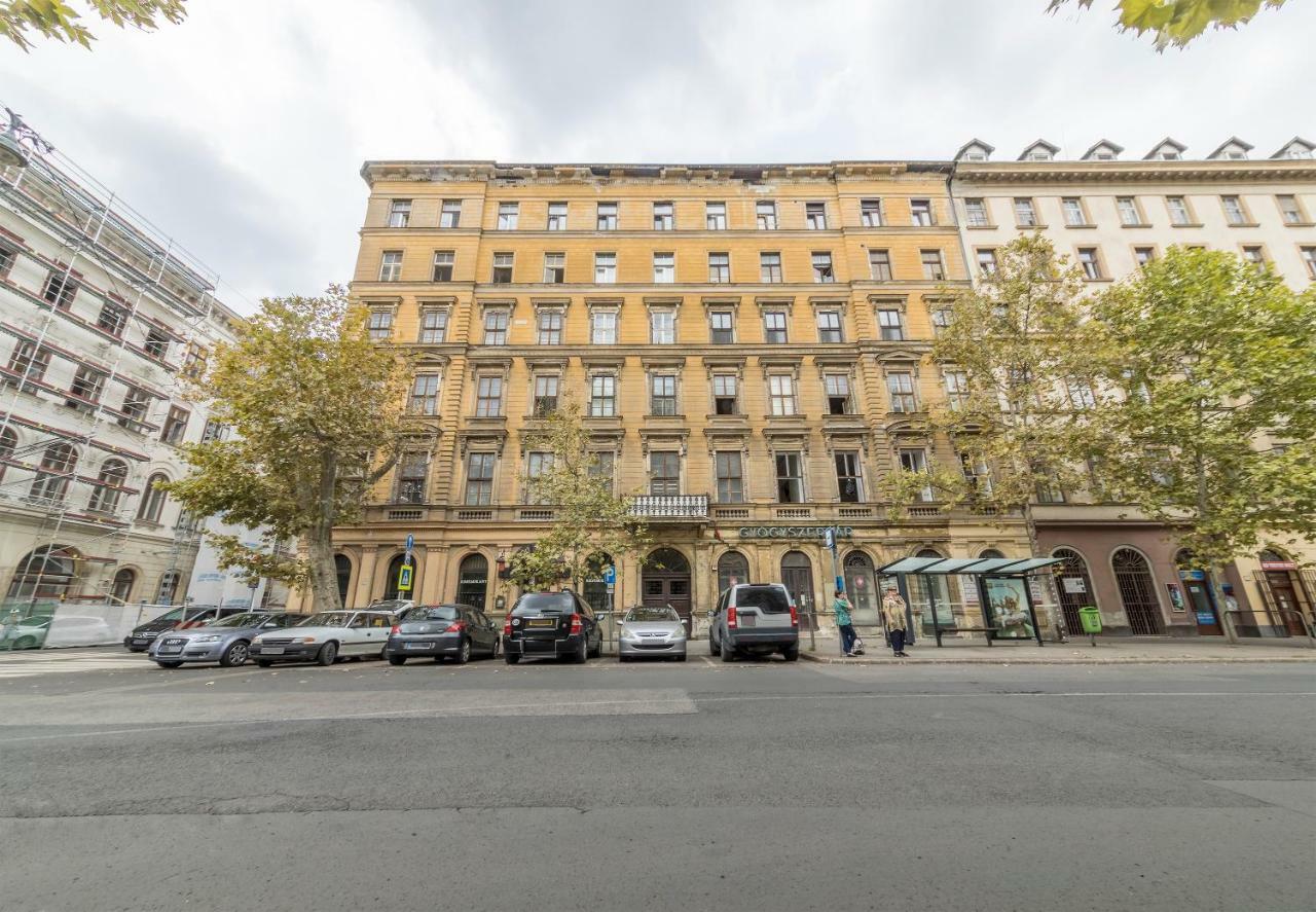 Atlanta Apartment Is In The Heart Of Budapest Eksteriør billede